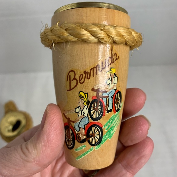 VINTAGE | Wood Salt and Pepper Shakers from the Bahamas. - Picture 7 of 13